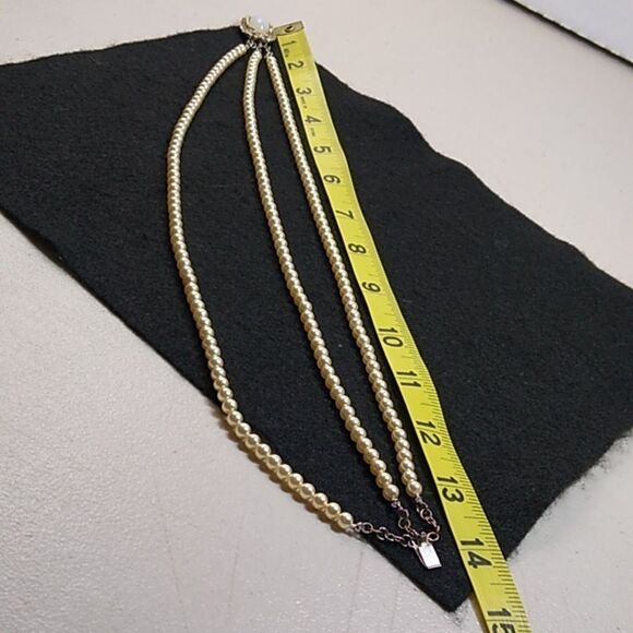 Vintage Faux Pearl Three Strands Large Cabochon Elegant Cream Color Necklace - Picture 6 of 9